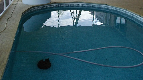 above ground pool cleaner